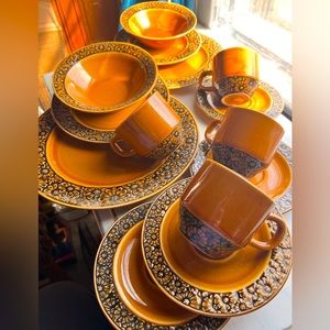 Vintage MCM Daisy Ironstone dinnerware 14 piece Japan amber/Brown